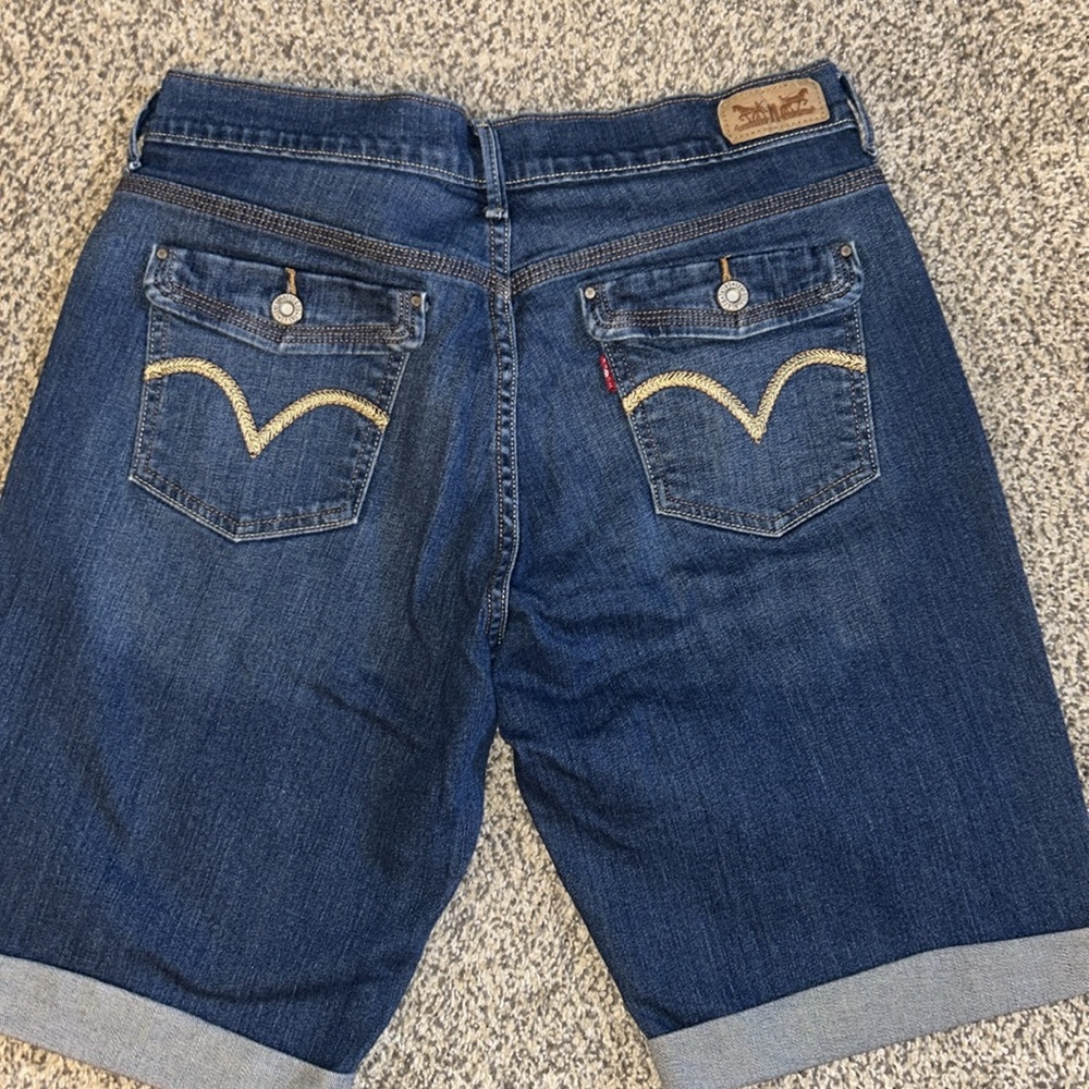 Women’s Levi Blue Denim Shorts - Picture 3 of 5